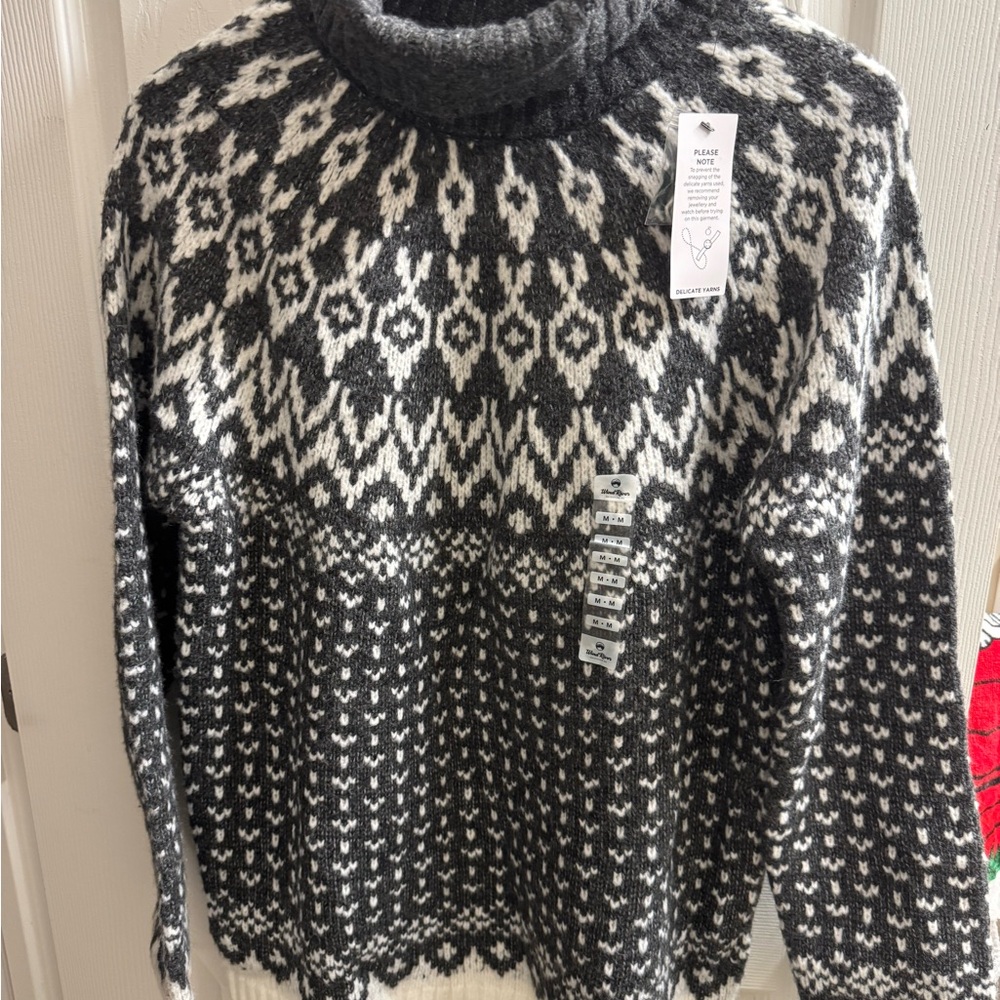 Black and White Patterned Women's Sweater